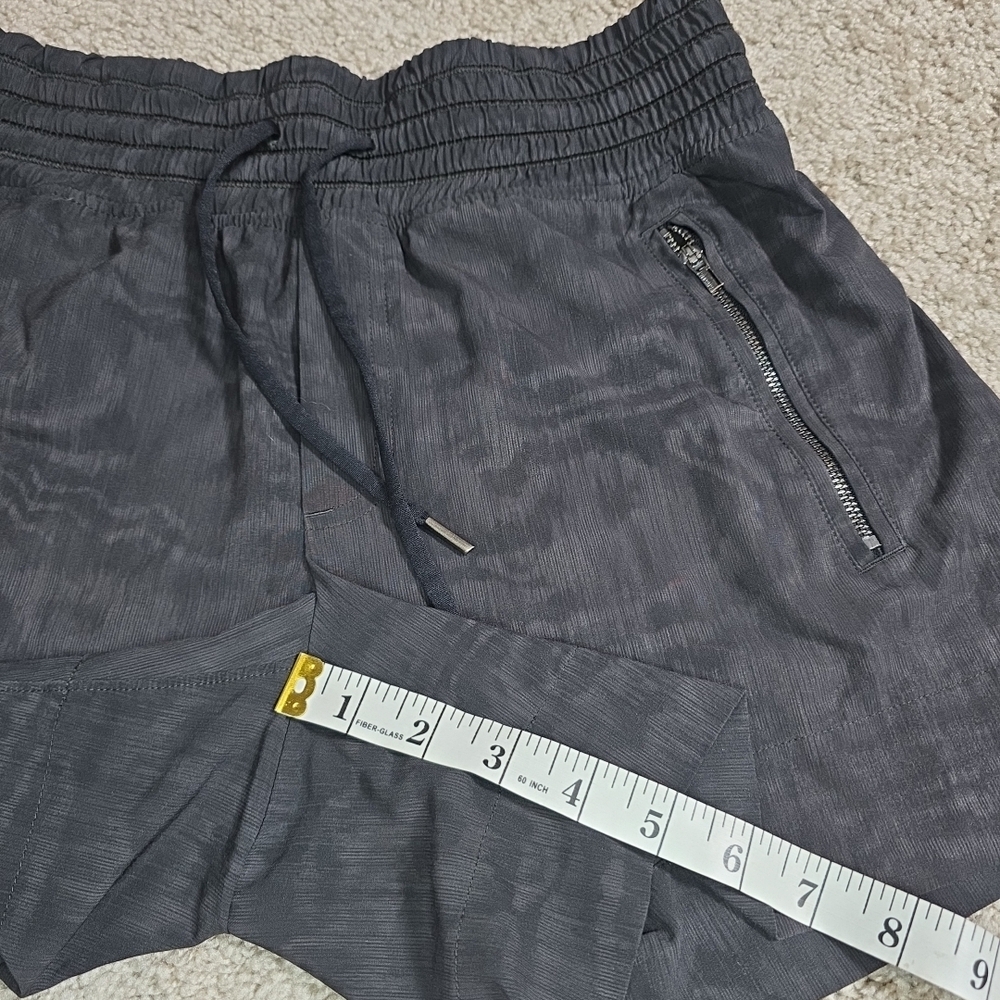 Athleta Camden Printed Shorts Womens 2 Green Lined Running Athletic Zip Pockets - Picture 6 of 9
